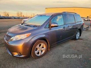 TOYOTA SIENNA LE