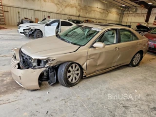 TOYOTA CAMRY XLE V6