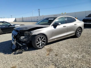 VOLVO S60 T5 MOMENTUM