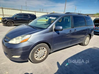 TOYOTA SIENNA XLE