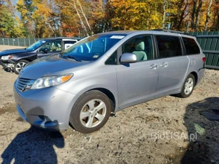 TOYOTA SIENNA LE