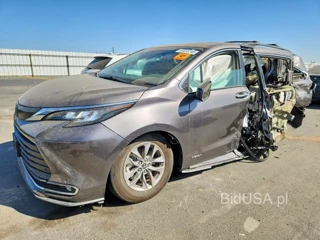 TOYOTA SIENNA XLE