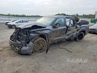 TOYOTA TUNDRA SR5