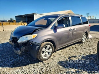 TOYOTA SIENNA LE