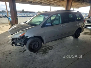 TOYOTA SIENNA LE 7-PASSENGER