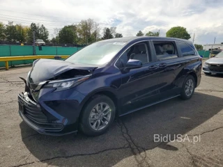 TOYOTA SIENNA LE