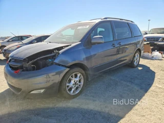 TOYOTA SIENNA XLE 7 PASSENGER