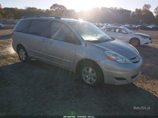 TOYOTA TOYOTA SIENNA LE