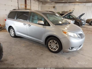 TOYOTA TOYOTA SIENNA XLE PREMIUM 8 PASSENGER