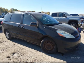 TOYOTA TOYOTA SIENNA LE