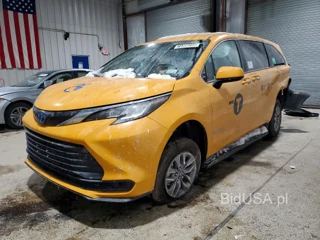 TOYOTA SIENNA LE