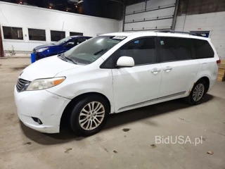 TOYOTA SIENNA XLE 8-PASSENGER