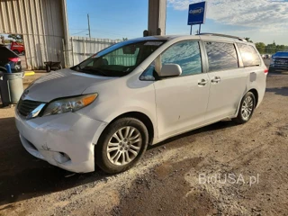 TOYOTA SIENNA XLE 8-PASSENGER