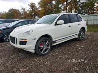 PORSCHE CAYENNE GTS