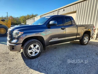 TOYOTA TUNDRA SR5