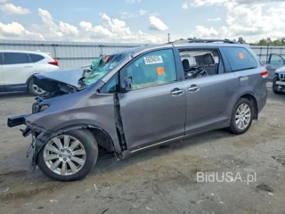TOYOTA SIENNA LIMITED 7-PASSENGER