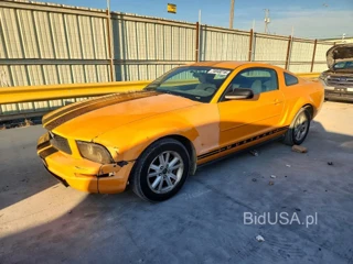 FORD MUSTANG