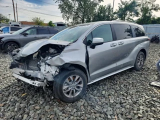 TOYOTA SIENNA LE
