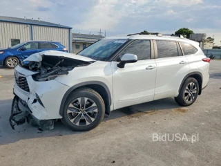 TOYOTA HIGHLANDER HYBRID XLE