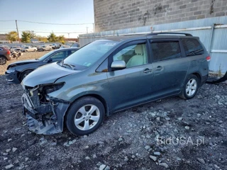TOYOTA SIENNA LE