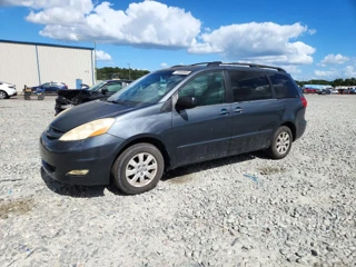 TOYOTA SIENNA LE 8-PASSENGER