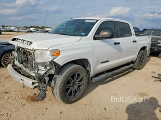 TOYOTA TUNDRA CREWMAX SR5