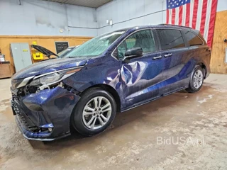 TOYOTA SIENNA XSE