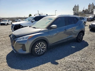 NISSAN KICKS SV