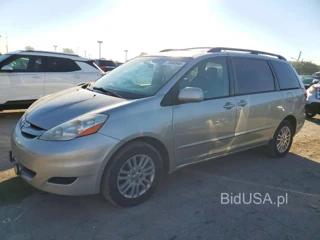 TOYOTA SIENNA XLE