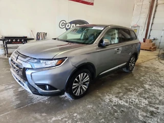MITSUBISHI OUTLANDER SE