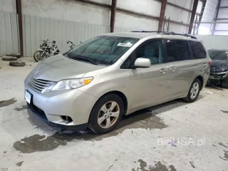TOYOTA SIENNA LE