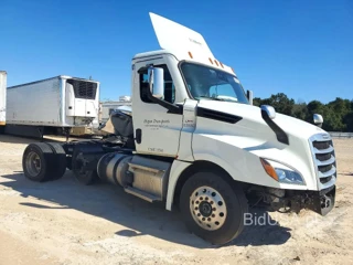 FREIGHTLINER CASCADIA 126