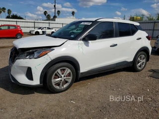 NISSAN KICKS S