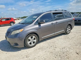 TOYOTA SIENNA LE
