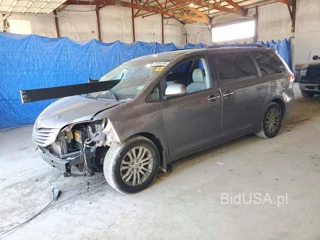 TOYOTA SIENNA XLE 8-PASSENGER