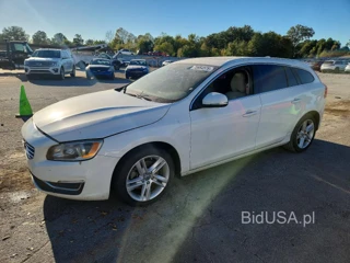 VOLVO V60 PLATINUM