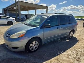 TOYOTA SIENNA LE 8-PASSENGER
