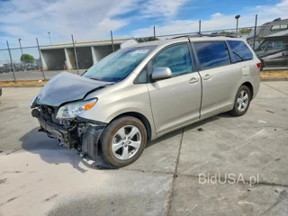 TOYOTA SIENNA LE