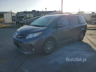 TOYOTA SIENNA XLE PREMIUM 8-PASSENGER