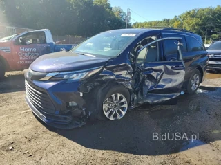TOYOTA SIENNA LE