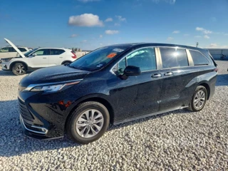 TOYOTA SIENNA XLE