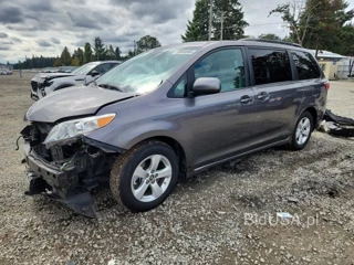 TOYOTA SIENNA LE