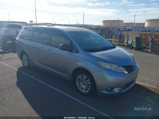 TOYOTA TOYOTA SIENNA XLE V6 7 PASSENGER AUTO ACCESS SEAT/XLE V6 8 PASSENGER