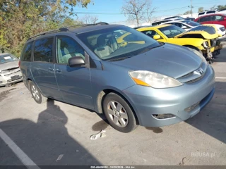 TOYOTA TOYOTA SIENNA LE