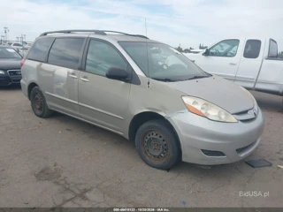 TOYOTA TOYOTA SIENNA LE