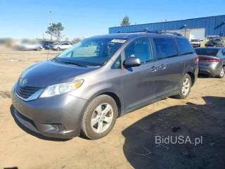 TOYOTA SIENNA LE