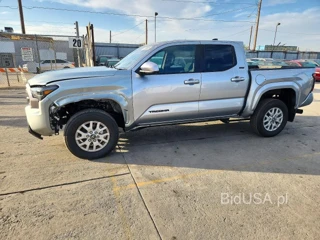 TOYOTA TACOMA SR5