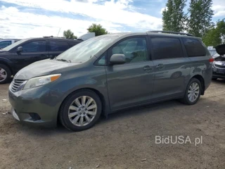 TOYOTA SIENNA LE
