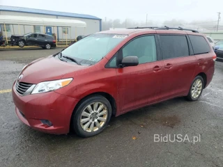 TOYOTA SIENNA LE