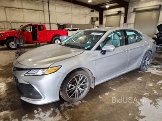 TOYOTA CAMRY XLE